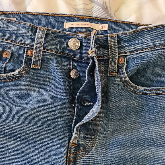 Levi's Wedgie Straight - Picture 2 of 4